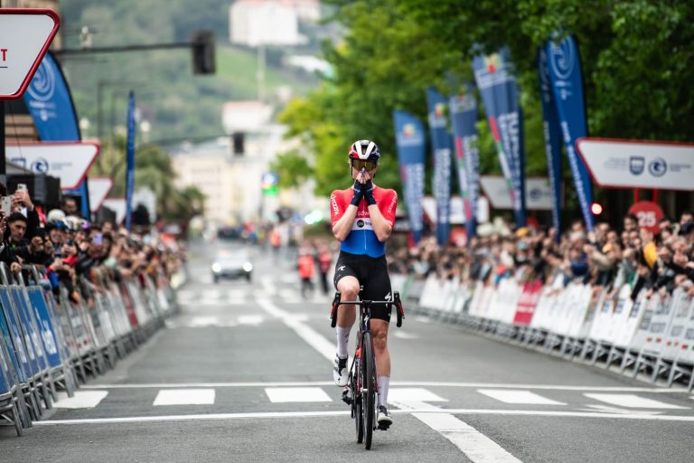 Demi Vollering gana la última etapa de la Itzulia Women y se lleva la txapela de la edición 2024