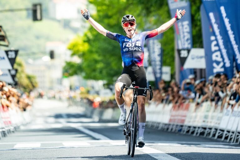 Demi Vollering brilla en la última etapa y gana la Itzulia Women 2025