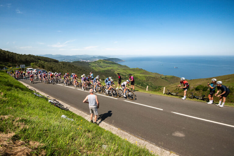 Kutxabank patrocinará el premio a la ganadora de etapa en la Itzulia Women 2026